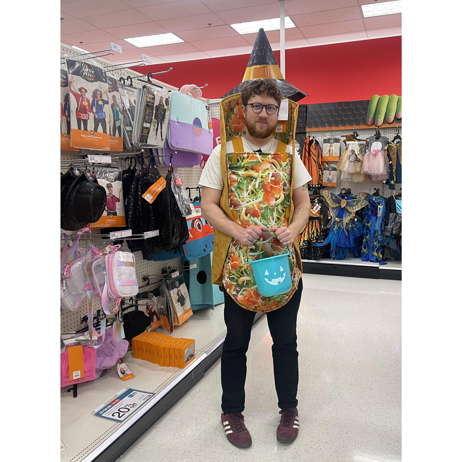 Let's not taco 'bout how that witch hat isn't actually on Kieran's head, it's behind him (also peep the blue bucket, iykyk)