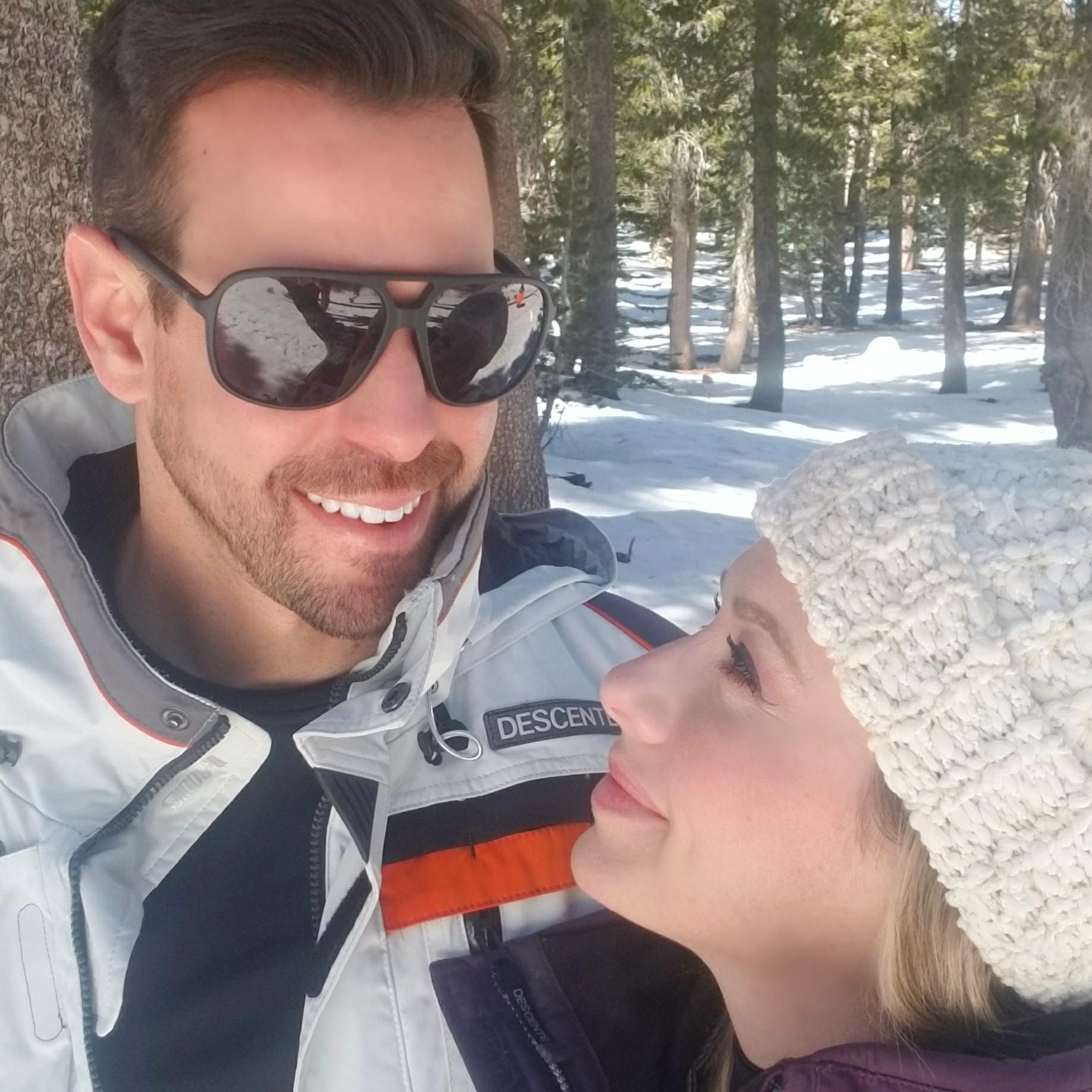 Snow bunnies in love ❤️