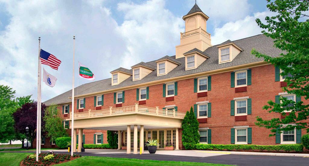 The Wedding Website of Johnna Mahoney and Christopher Auriemma