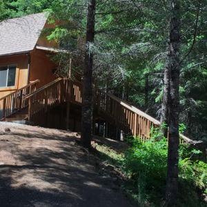 Honeymoon Cabin in the Cascades