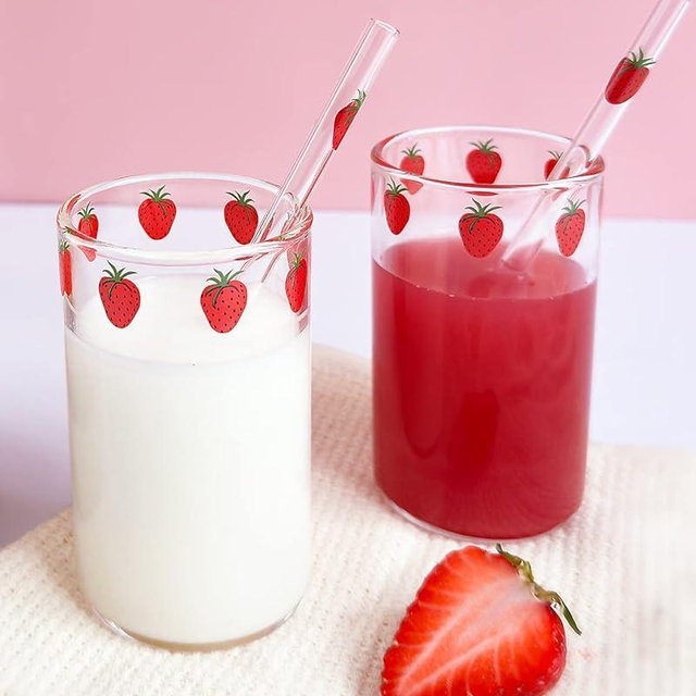 Kreapa Cute Strawberry Pattern Glass Cups - 2 Sets of 300ML Straw Glass Cups for Water, Milk, Tea, Coffee, Juice
