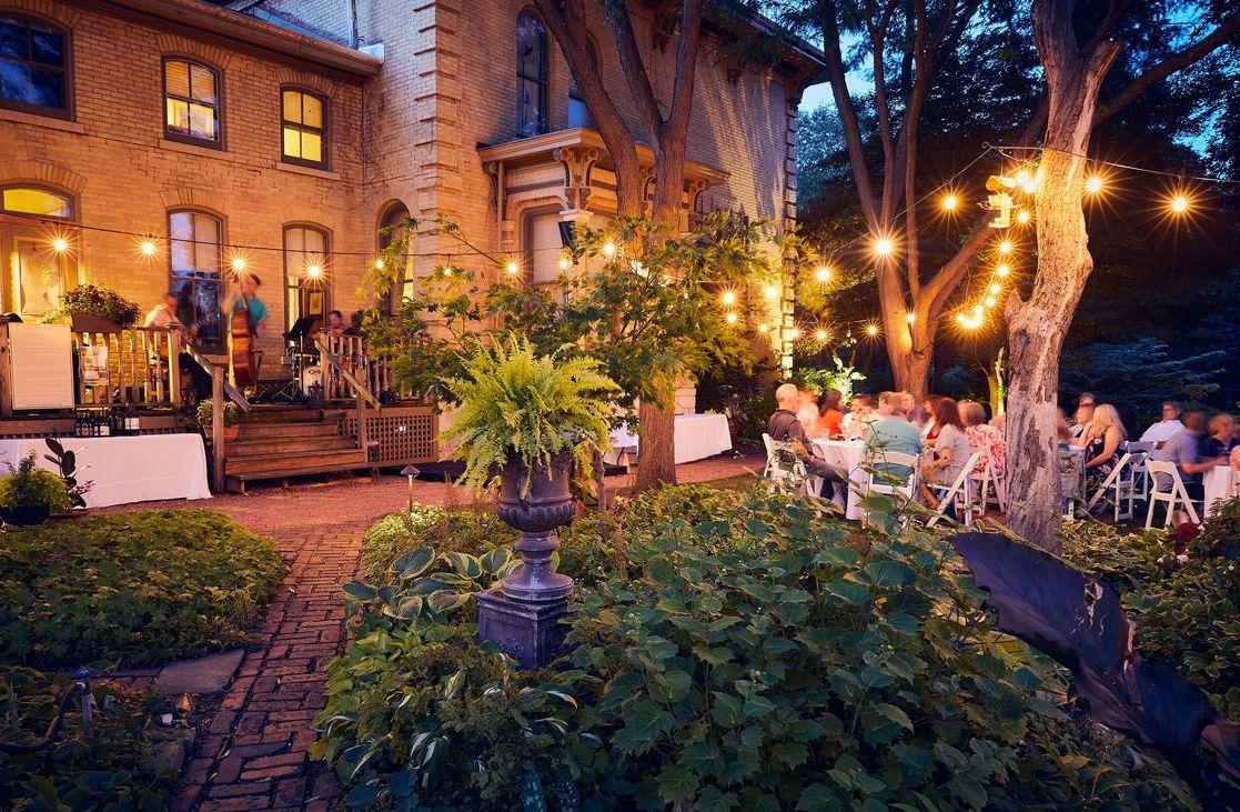 The Wedding Website of Valerie Daum and Nick Munger