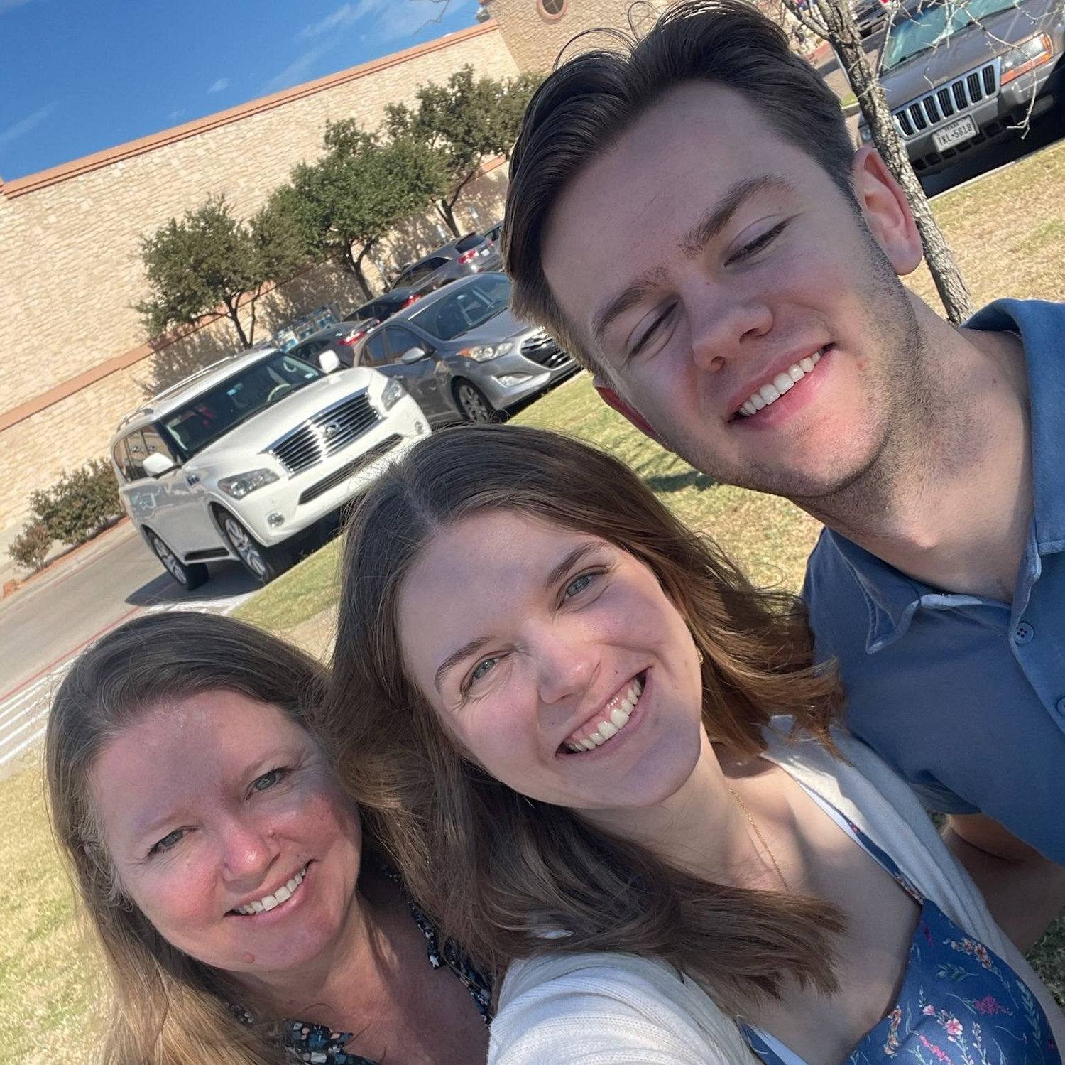 Kitt visited for fall break!
(are Charley's eyes closed in this? yes. Am I (Jay) currently being lazy in not deciding to find a different pic atm? also yes.)