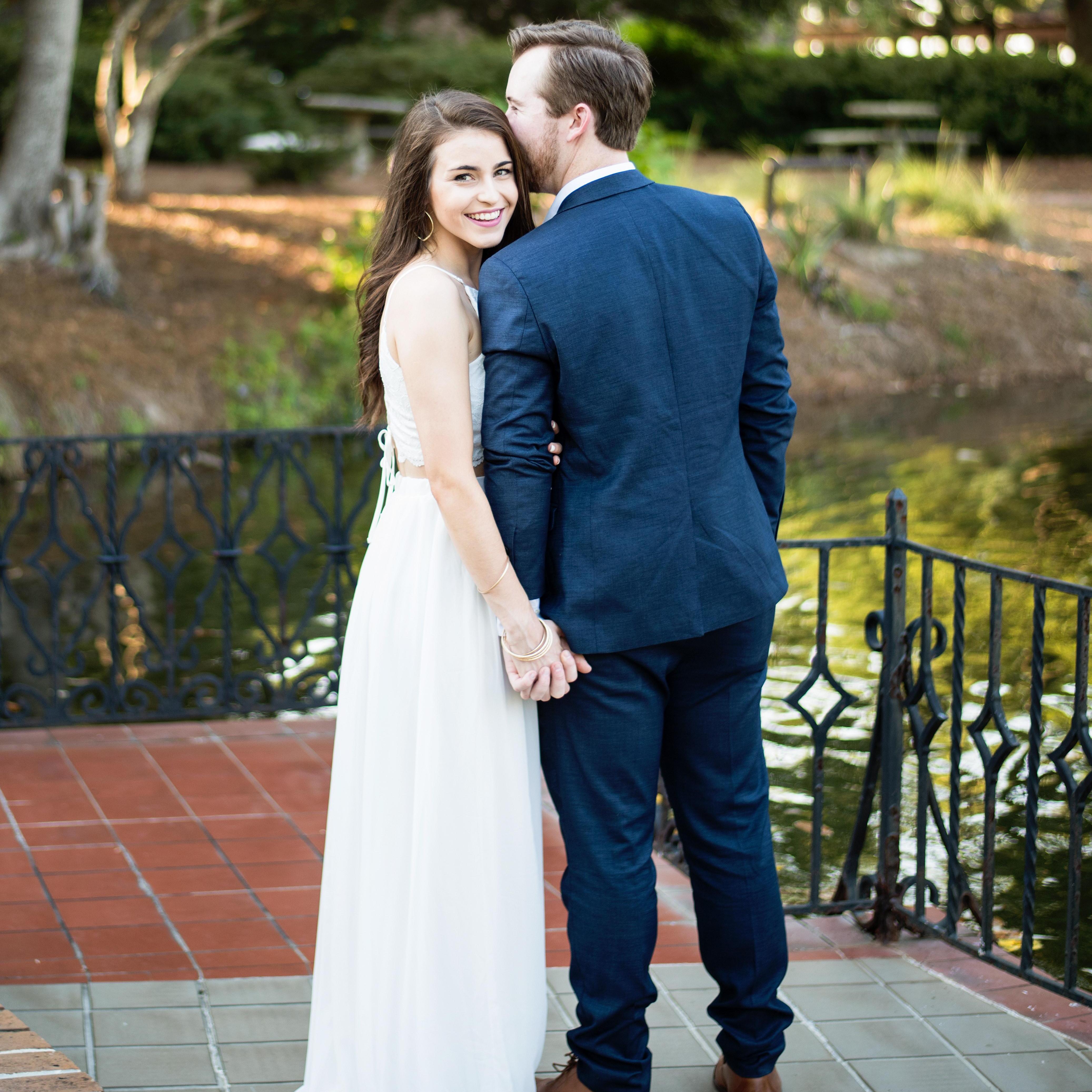 Engagement Pictures by Andrew Swindle Photography