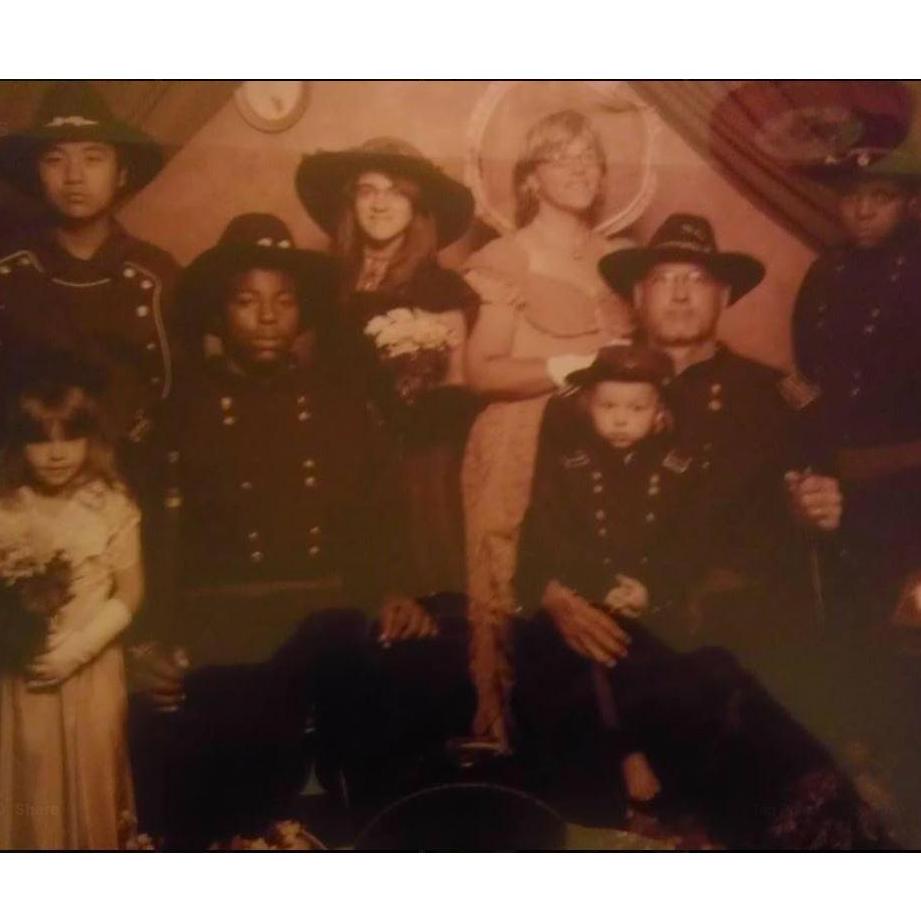 Every year our mom has us do these old time photos at the Dells. We have been doing them for so long that we actually think we like doing them. Poor Leng.