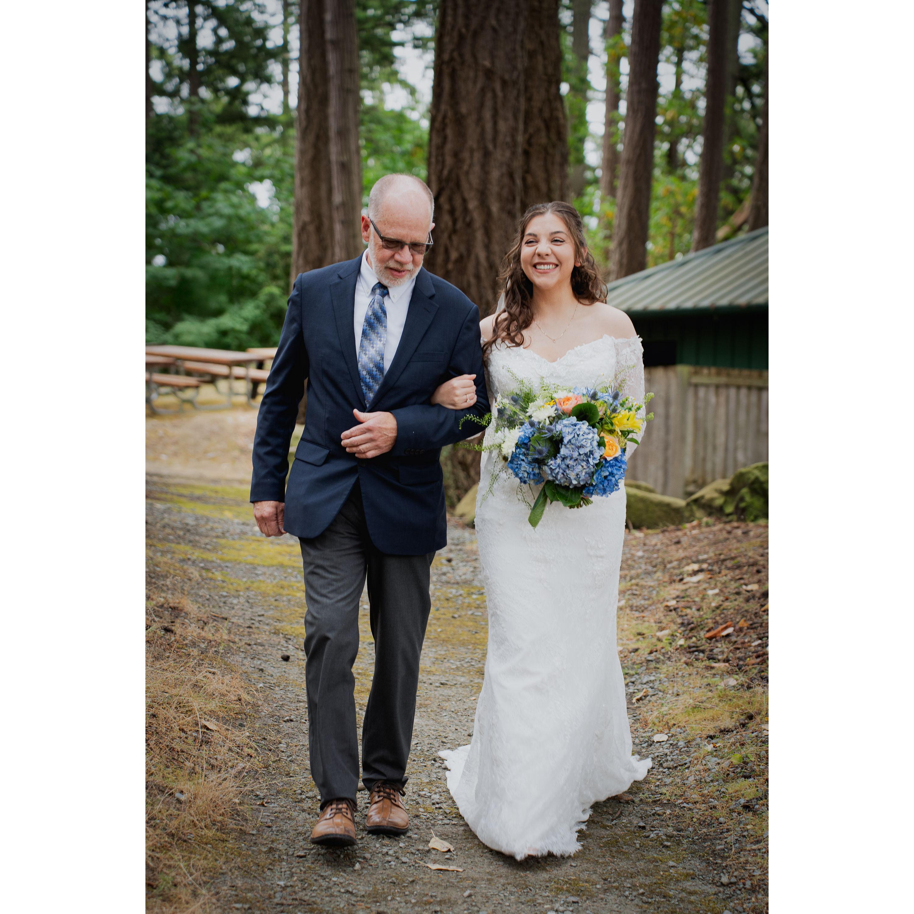 Straight cheesing when Elise saw her soon to be husband