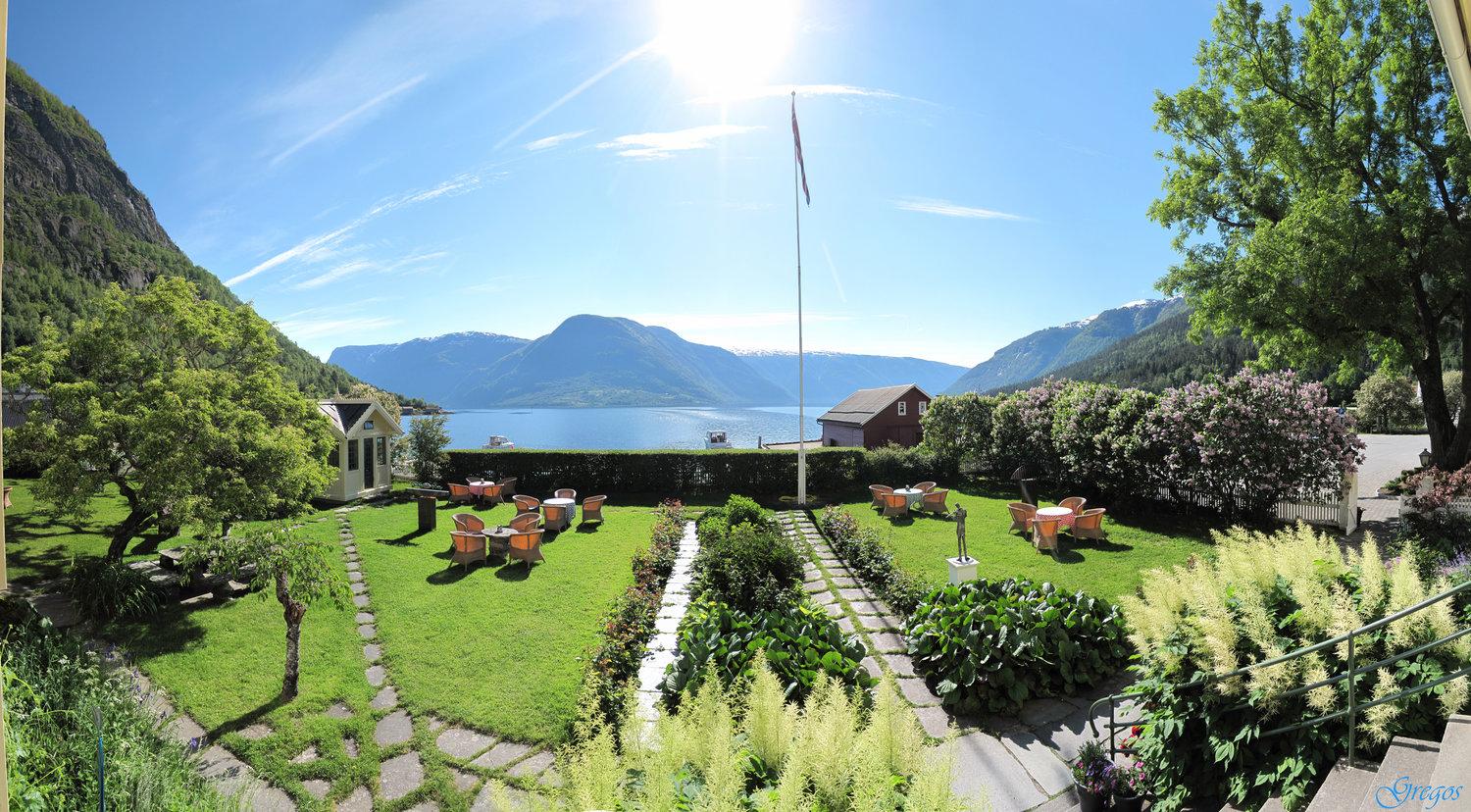The Wedding Website of Jenna Robinson and Fredrik Dukan