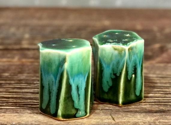 Stoneware Salt and Pepper Shaker set
