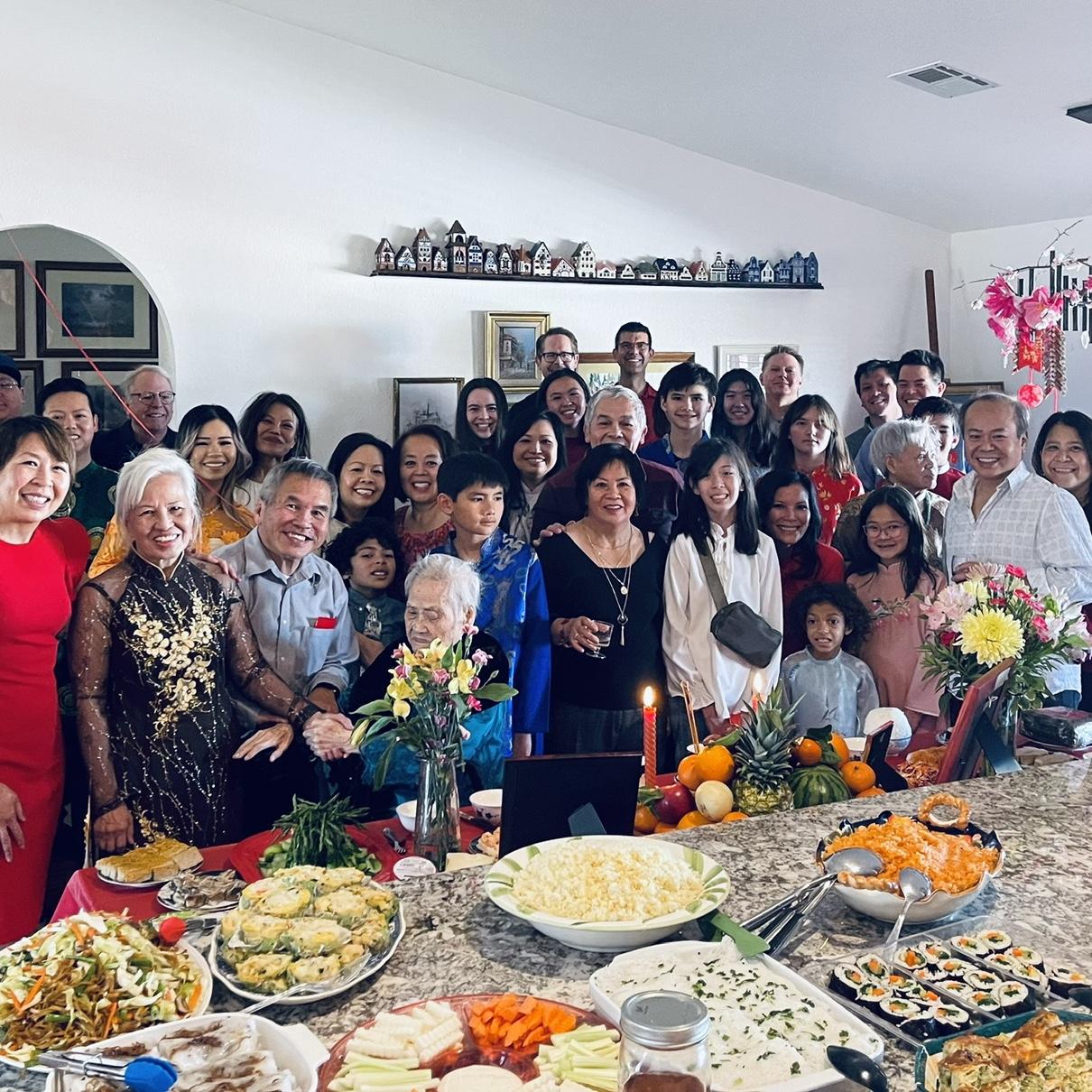2/18/24 – Crystal meets all of Alex’s mom’s cousins for the first time and teaches how to play Bầu Cua Cá Ngựa, a Tet game!

Crystal lần đầu gặp họ hàng mẹ Alex và dạy các bé chơi Bầu Cua Cá Ngựa!