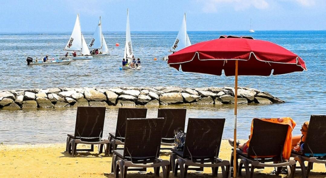 The Wedding Website of Margo Dybalski and James Eftekari