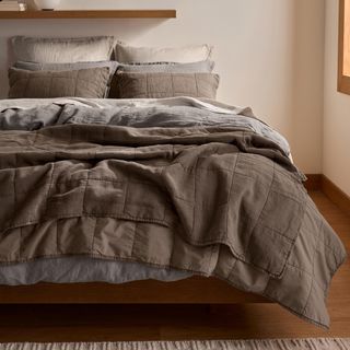 Garment Dyed Linen Box Quilt