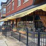 Le Petit Triangle Cafe