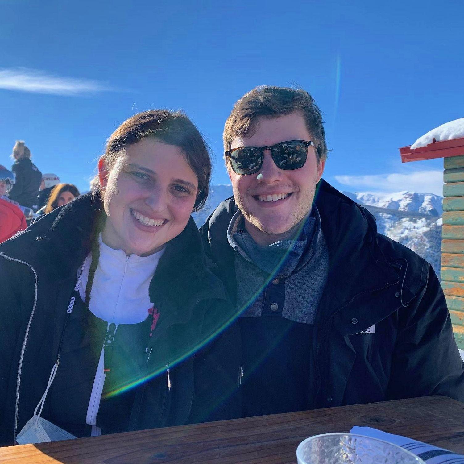 Matt magnanimously pretends to like skiing to make Meredith happy