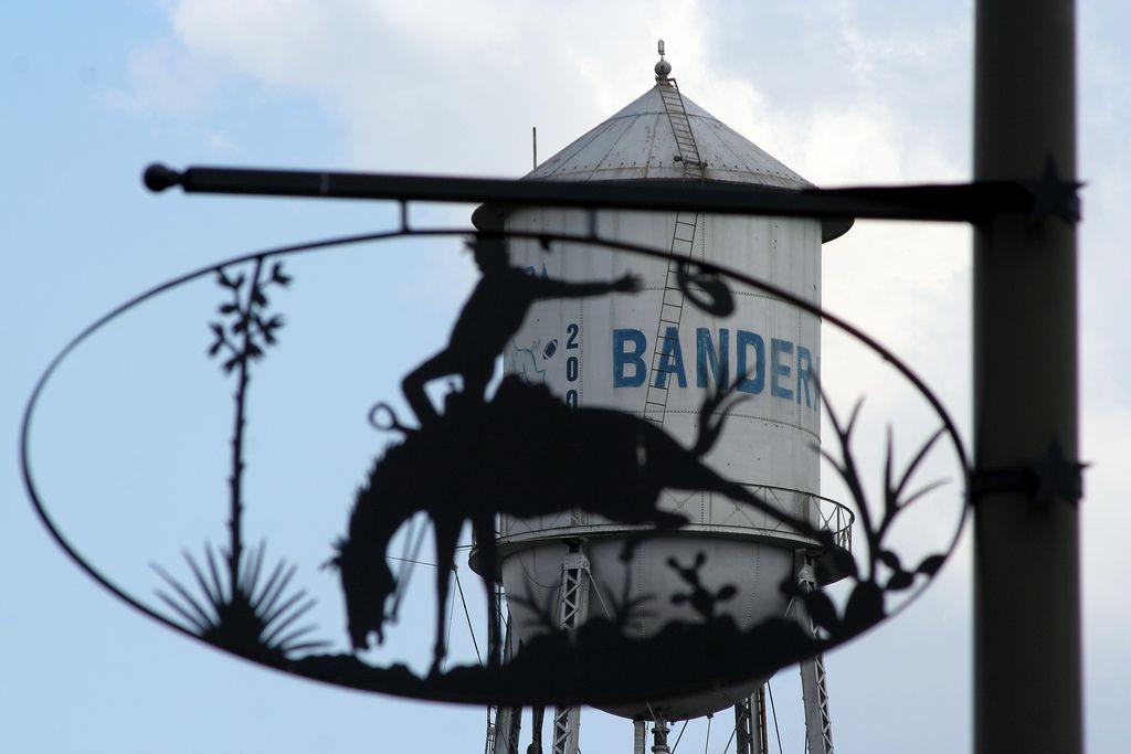 The Wedding Website of Heather Mitchell and Justin Rhodes