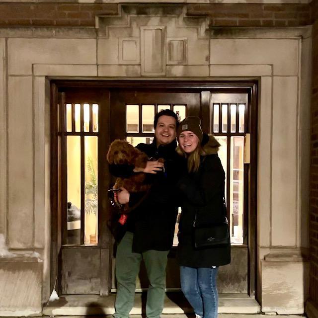 Right after we got the keys to our first home we bought together!

Con las llaves de nuestro primer apartamento!...y Pretzel.