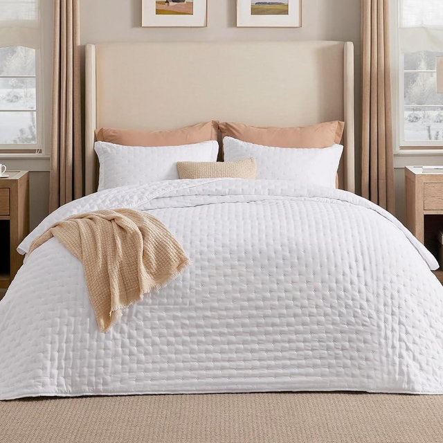 Bedsure California King Quilt Set - Ultra Soft Quilt Bedding Set for White Bedroom Decor, Lightweight All-Season California King Comforter with 2 Pillow Shams, White Bedspread Coverlet 111x106 Inch