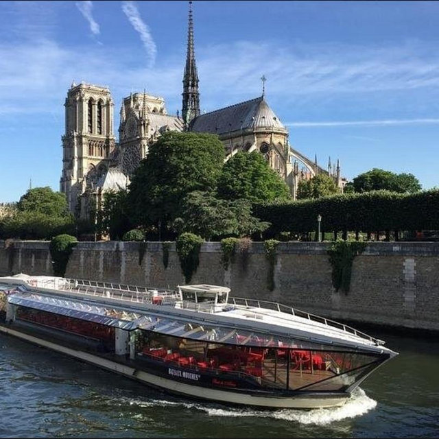Bateaux Mouches Dinner Cruise on the Seine River in Paris