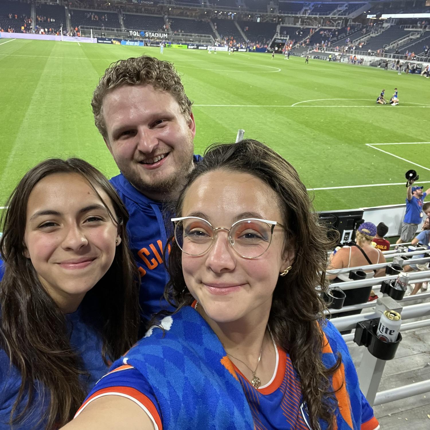 Bailey tickets with Rachel's niece Lila, 2023