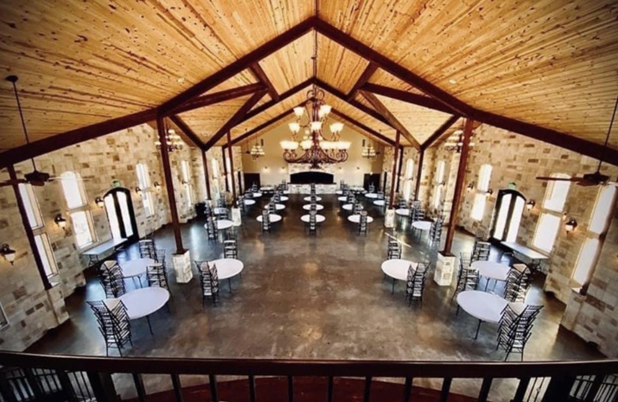 The Wedding Website of Jaquelin Rodriguez and Jessie Flowers