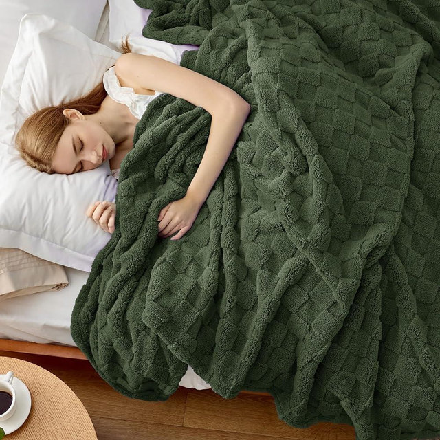 Bedsure Bronze Green Fleece Blanket for Couch - Super Soft Cozy King Blankets for Women, Cute Small Blanket for Girls, 108x90 Inches