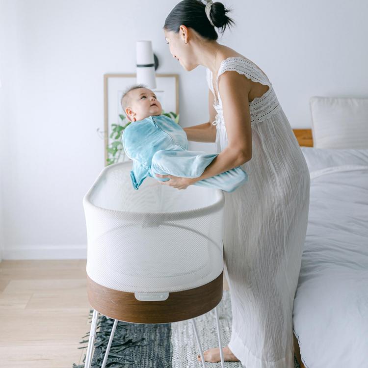 Snoo smart baby bassinet ベビーベット Amazon.com: SNOO Smart Sleeper Baby Bassinet - Bedside Crib with