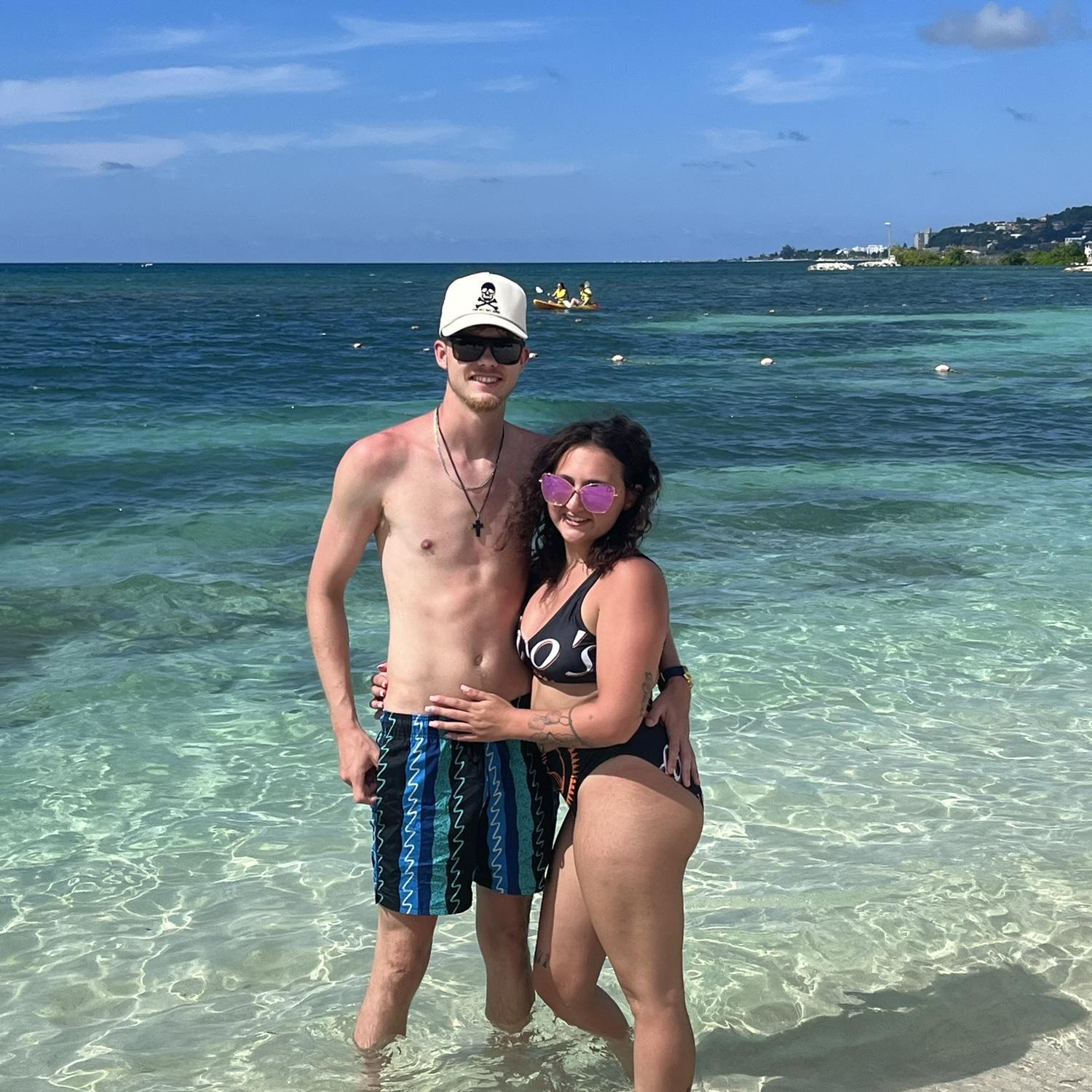 Traveling together is our absolute favorite thing to do as a couple 💍💍