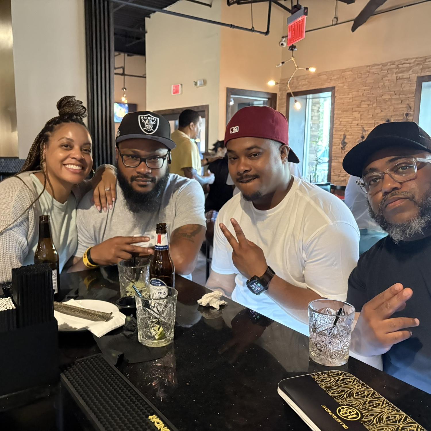 Hanging with the family π€β¨
Nothing but love, laughter, and quality time together π« HAPPY BIRTHDAY MARVIN!