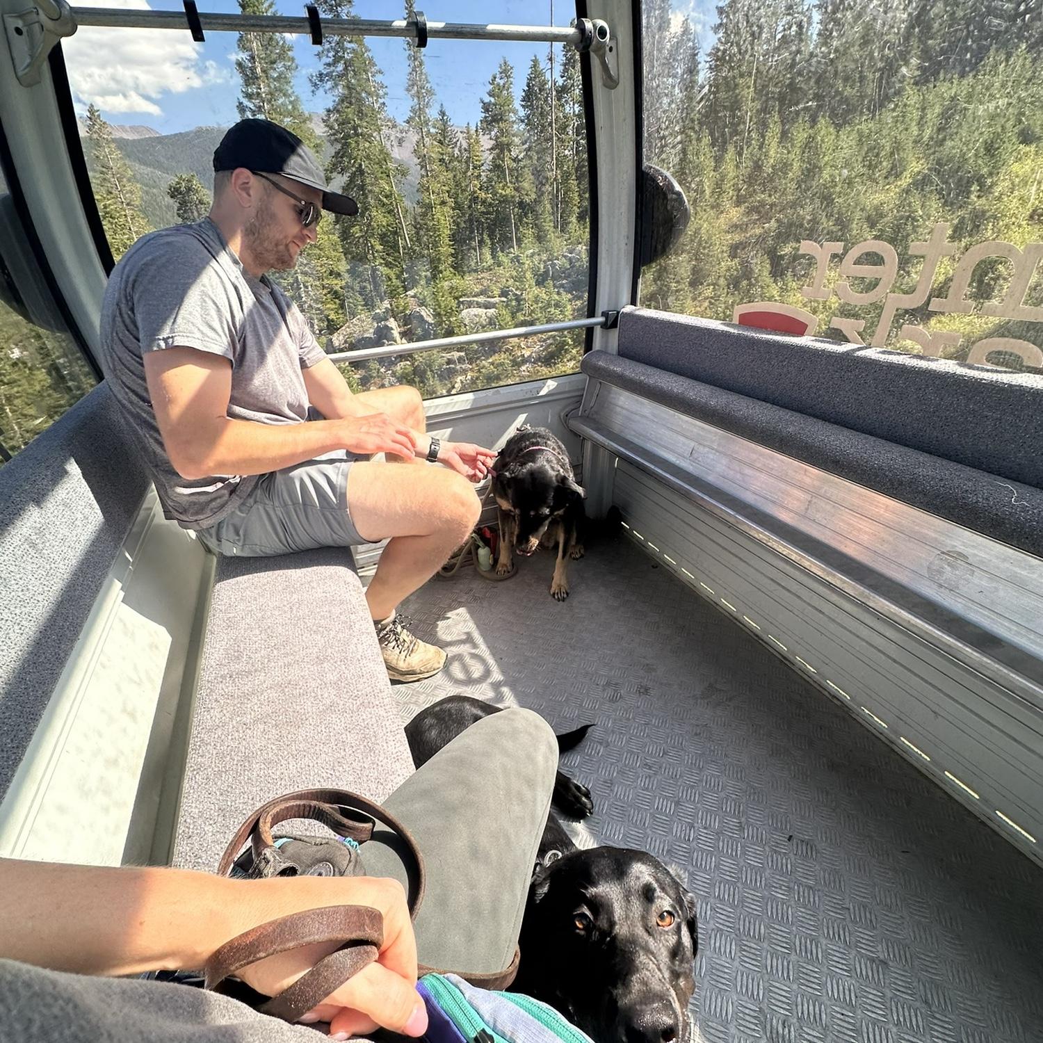 Evie and Dolly do the gondola!