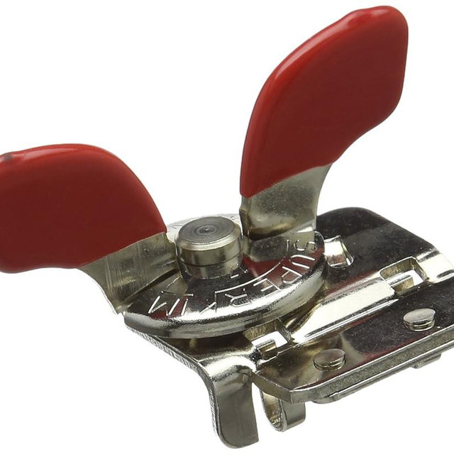 Nogent Super Kim Safety Can Opener, Made in France, Leaves No Sharp Edges, Small, Red