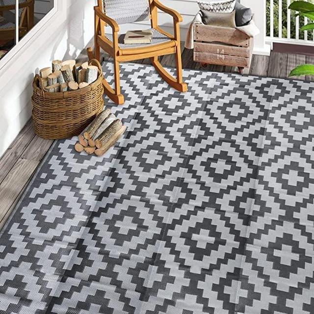 SAND MINE Reversible Mats, Plastic Straw Rug, Modern Area Rug, Large Floor Mat and Rug for Outdoors, RV, Patio, Backyard, Deck, Picnic, Beach, Trailer, Camping (4' x 6', Black & Beige Lattice)