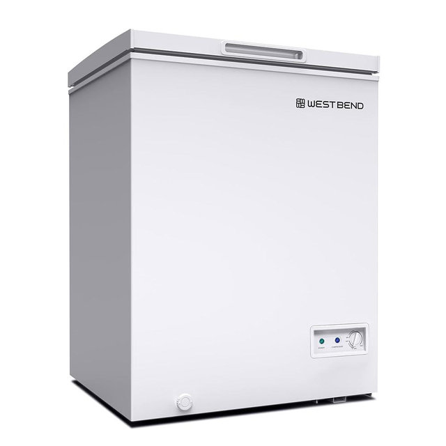 West Bend WB0500CFMW Chest Freezer, 5-Cu.Ft, White