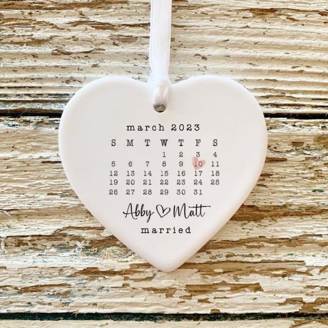 Married Ornament , Wedding Gift , Wedding Date ornament , Calendar, Anniversary Gift , Our First Christmas , Newlywed Gift , Engagement Gift