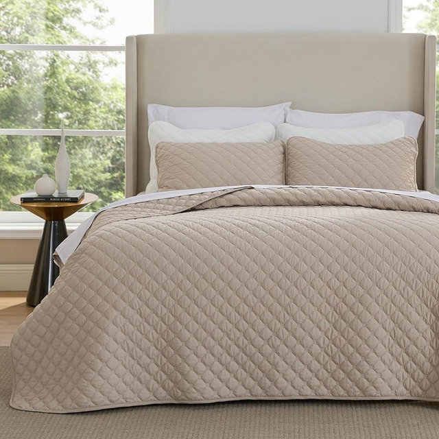Bedsure Quilts Queen Size - Lightweight Bedspreads Queen Size with Classic Honeycomb Quilting, Soft Quilt Bedding Set, Taupe Comforter Set Coverlet for All Seasons with 2 Pillow Shams (90" x 96") | Skin-Friendly Soft, All-Season Comfort, Breathable, Lightweight, Machine Washable
