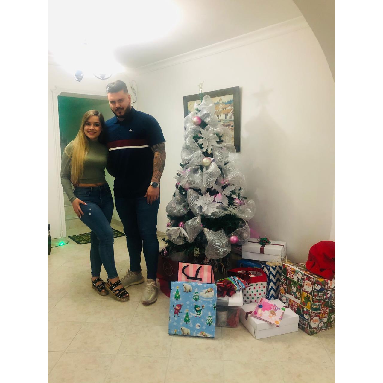 2020- Nuestras navidades juntos siempre han sido especiales. Disfrutamos profundamente de compartir estos momentos con nuestras familias.