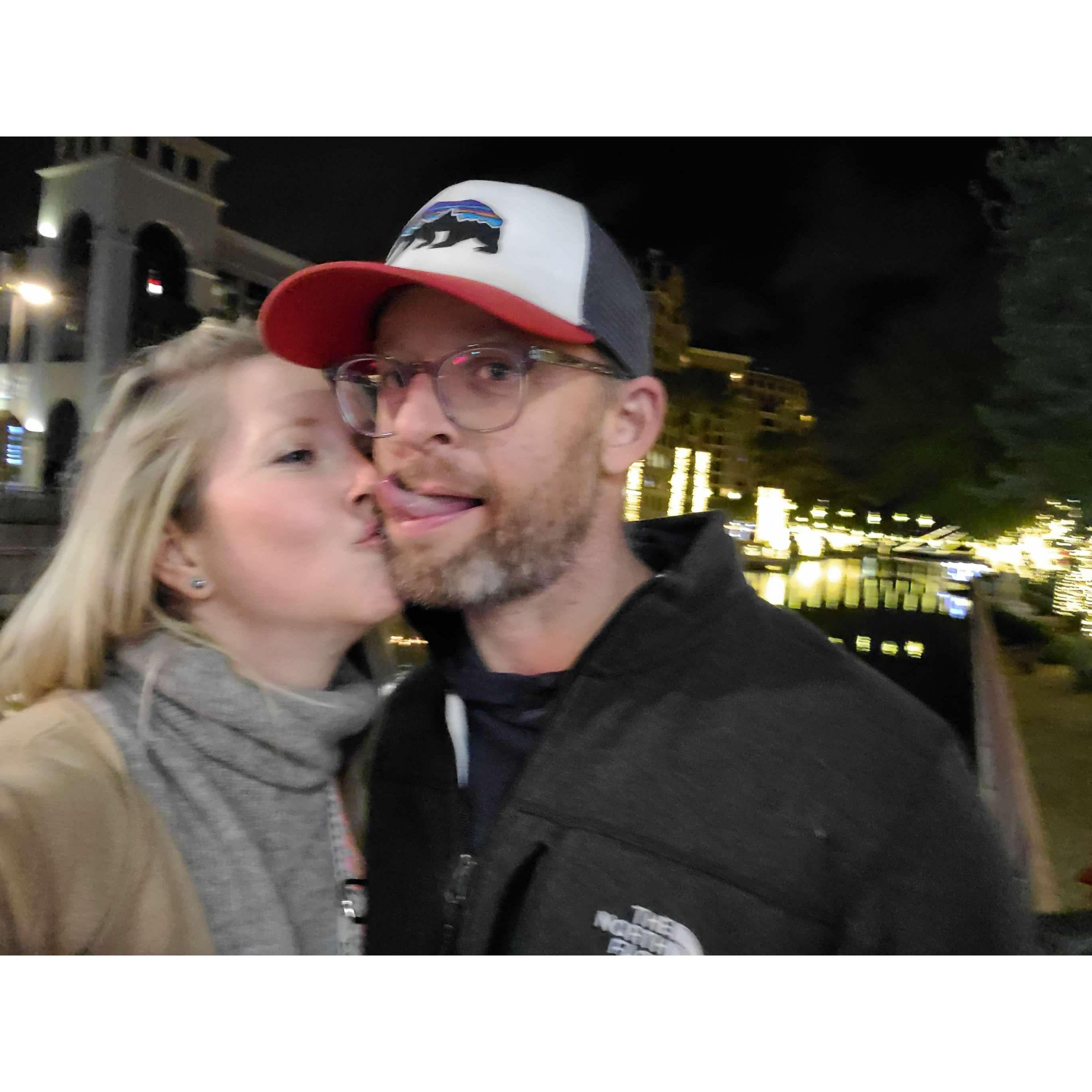Smooching in Scottsdale, AZ - December 2022