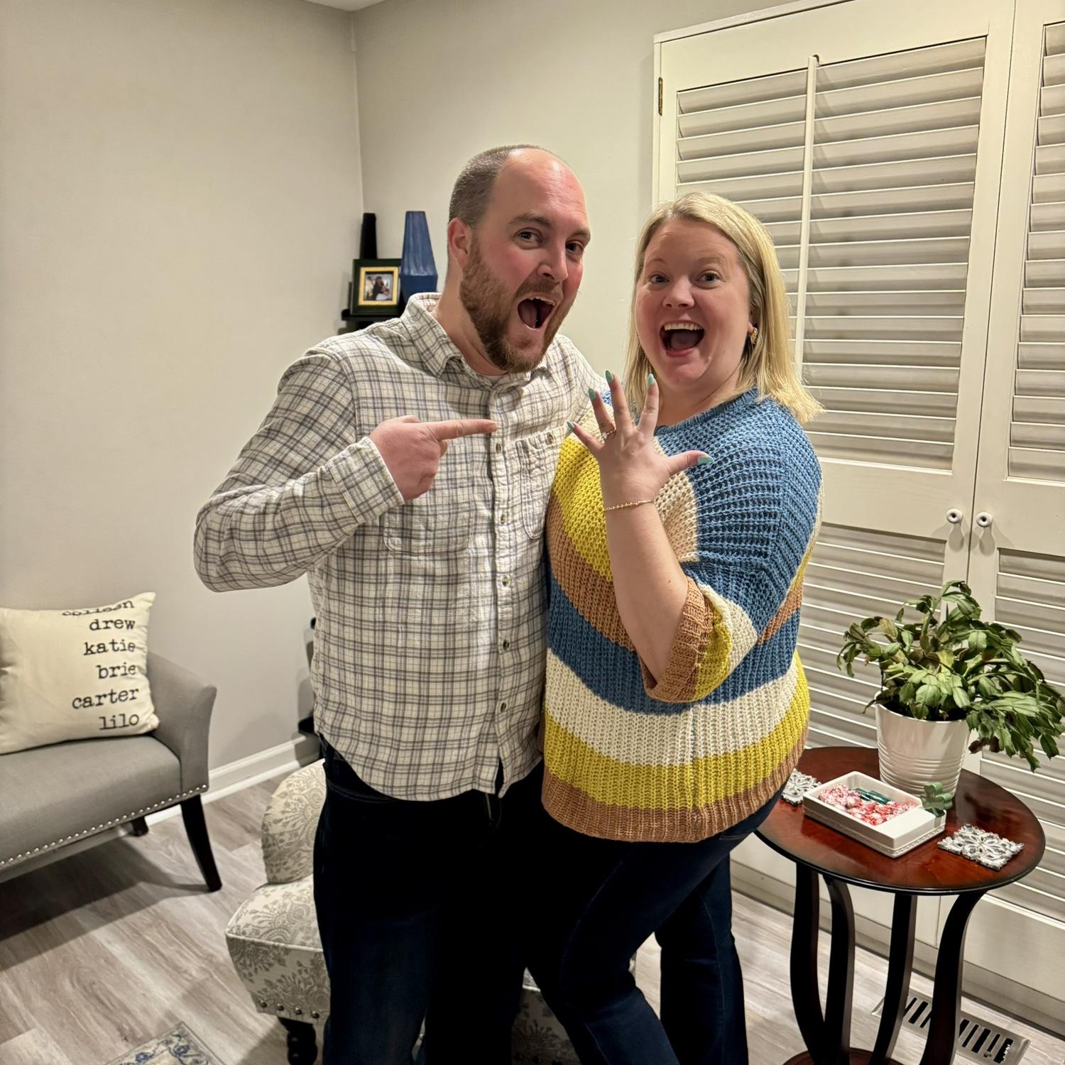 We’re engaged!!!! 💍