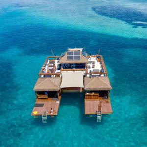 Cloud 9 Floating Bar & Restaurant