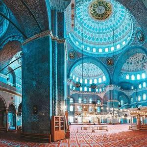 Donation to the Blue Mosque