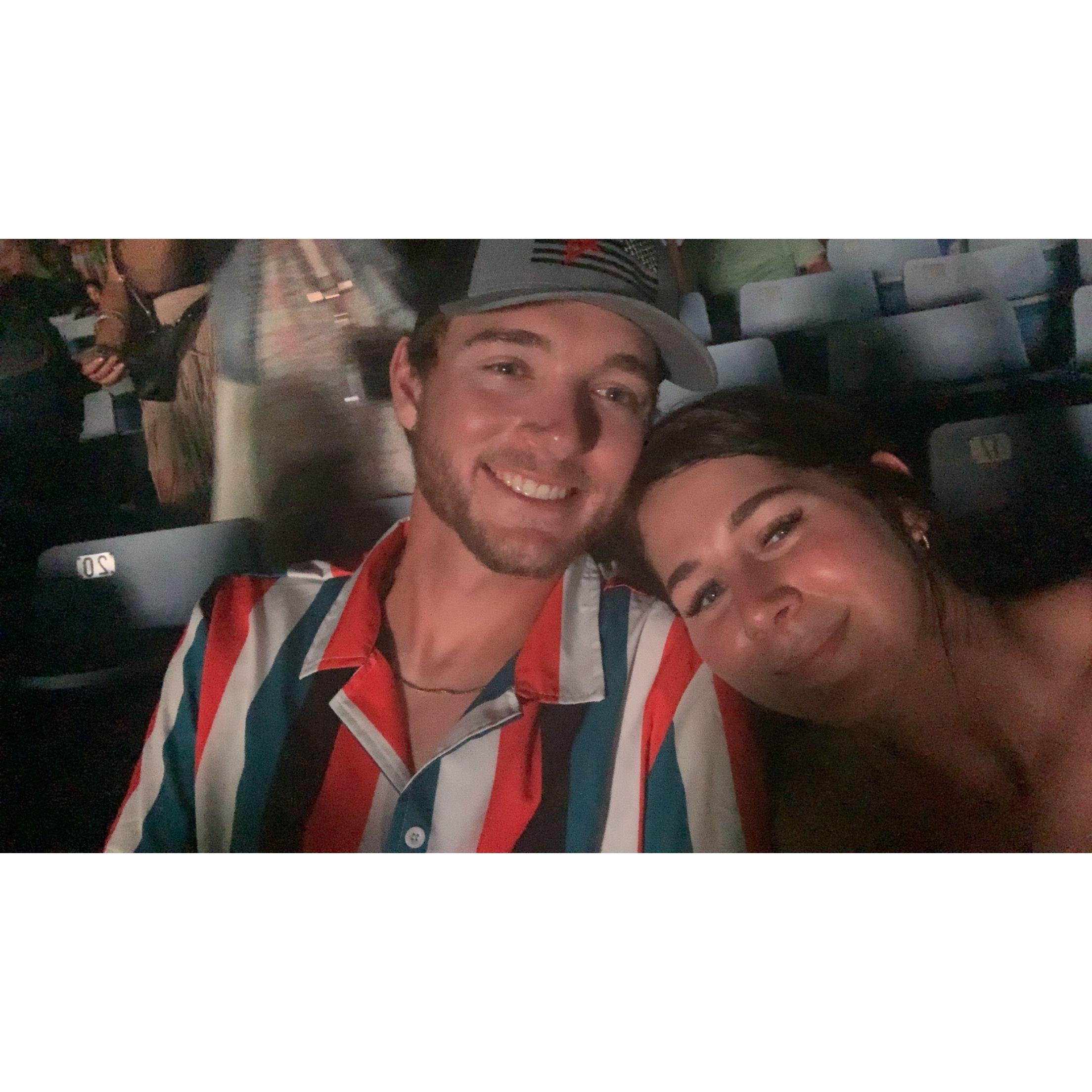 No telling how much we sweat this night to not even see the main performer.