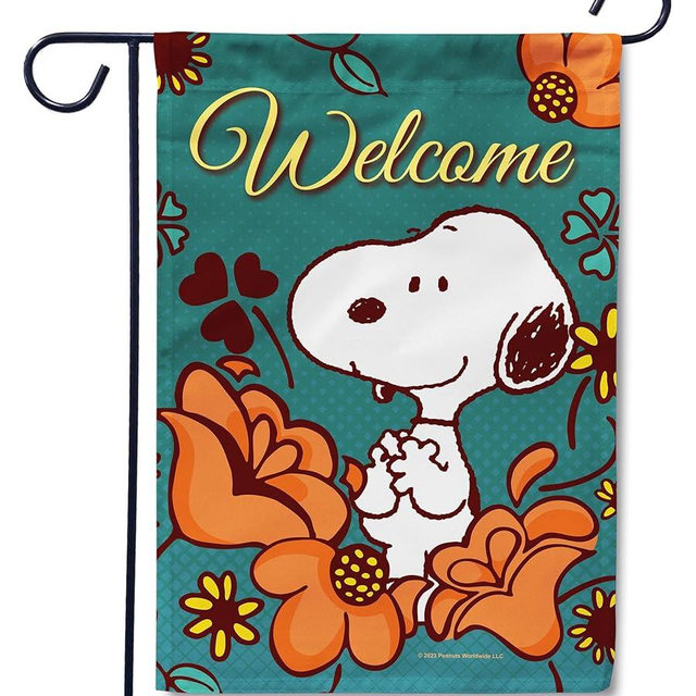 Flagology, PEANUTS® Fall Floral Snoopy – Garden Flag 12" x 18", Outdoor Flag, Exclusive Premium Fabric, Officially Licensed PEANUTS®, Fall, Autumn