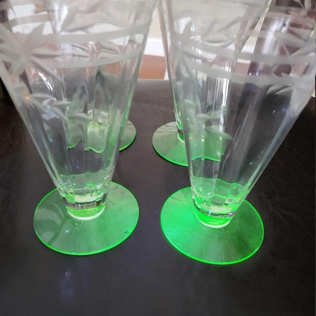 Set of 4 vintage uranium glass parfait...