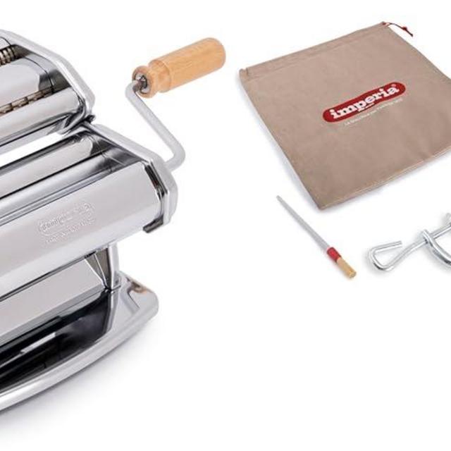 Imperia IPasta Classic Line. Pasta Machine 100% Made in Italy. Fresh pasta machine in steel. Manual roller with crank. Creates dough sheets for Lasagne, Tagliolini, Fettuccine. (Chrome)