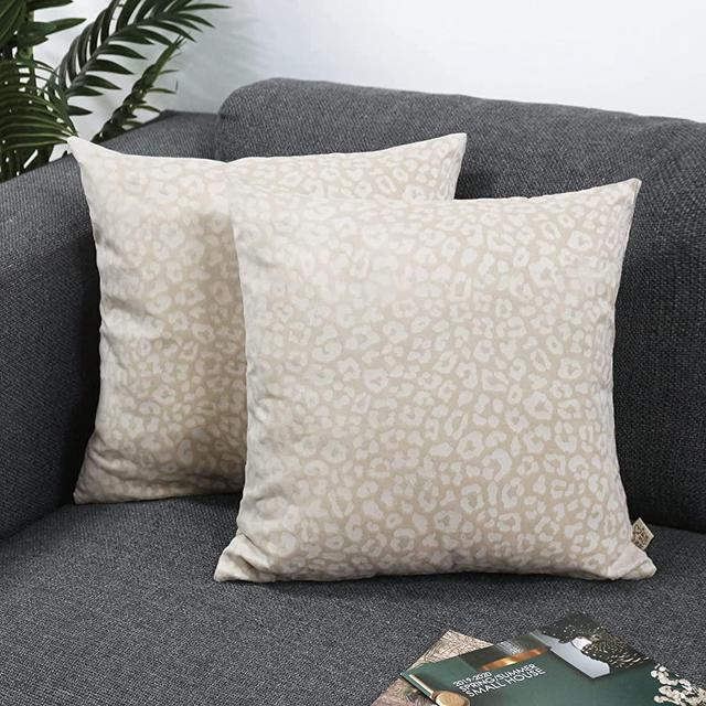 INSPI DECOR Cheetah Cream White Pillow Covers Velvet Leopard Offset Printed Throw Pillow Covers 18x18 Inch - Set of 2
