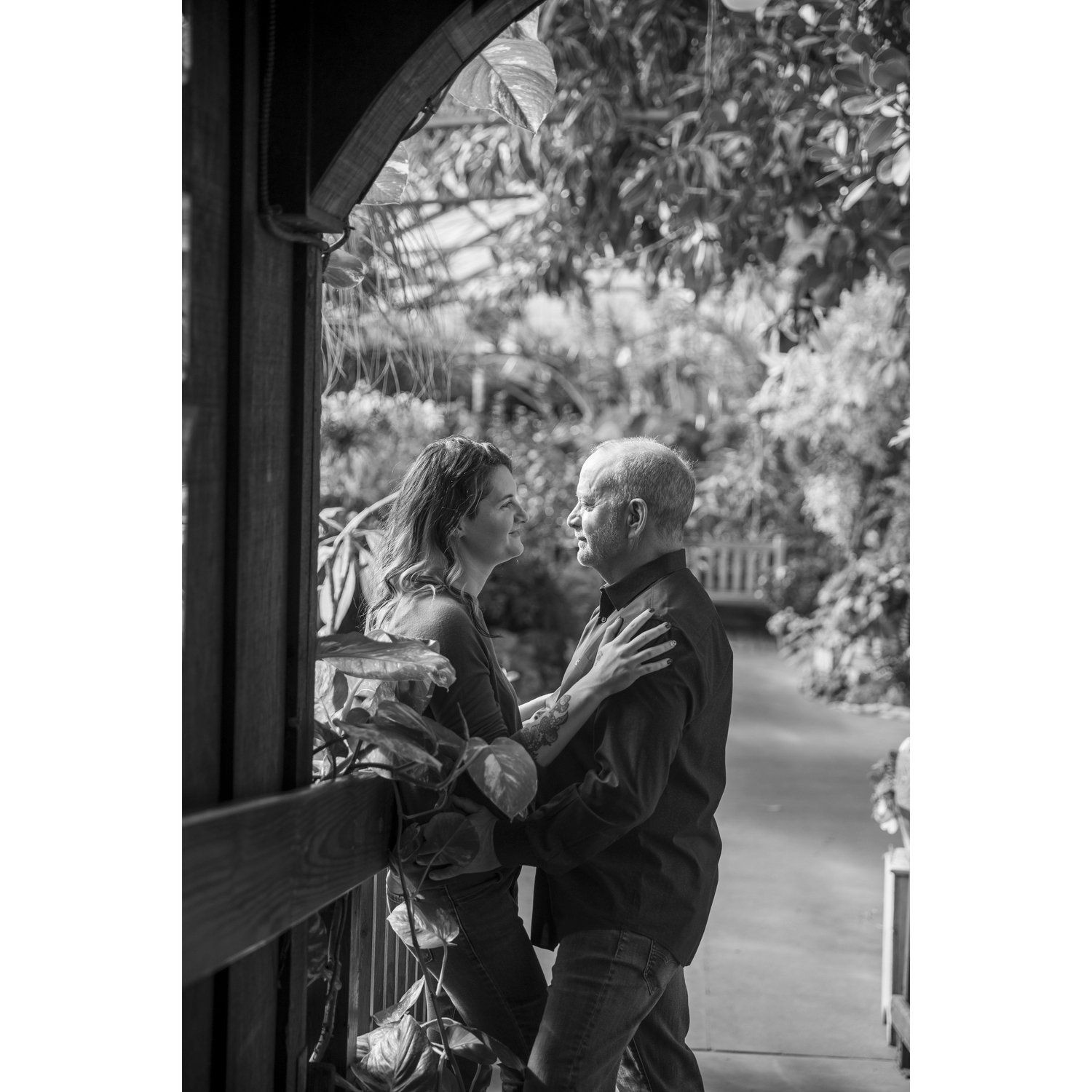 Engagement shoot at Luthy Botanical Garden