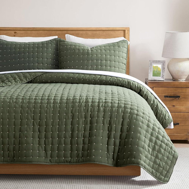 WDCOZY Queen Size Quilts Bedding Sets with 2 Pillow Shams, Lightweight Soft Bedspread Coverlet, Quilted Blanket Thin Comforter Bed Cover for All Season, 3 Pieces, 90x90 inches, Moss Green