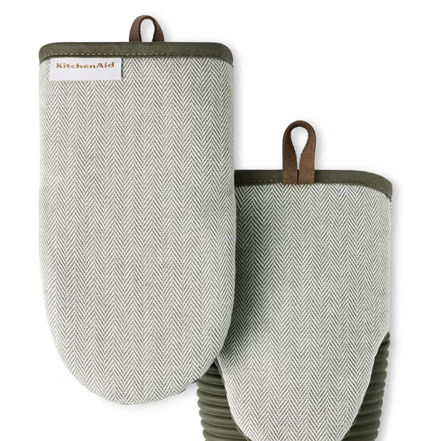 KITCHENAID® Evergreen Design Series Herringbone Ribbed Soft Silicone Mini Oven Mitts 2-Pack Set, Heat Resistant up to 500°F, Flexible & Waterproof, Deep Forest Green, 5.5"x9"