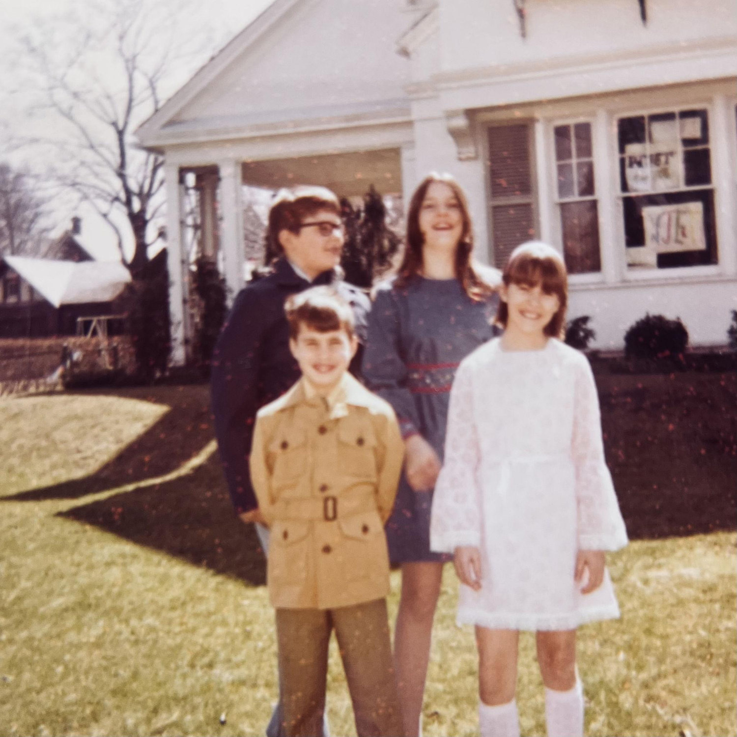 Thomas, Susan, Carolyn, Jimmy - 547 Front Yard