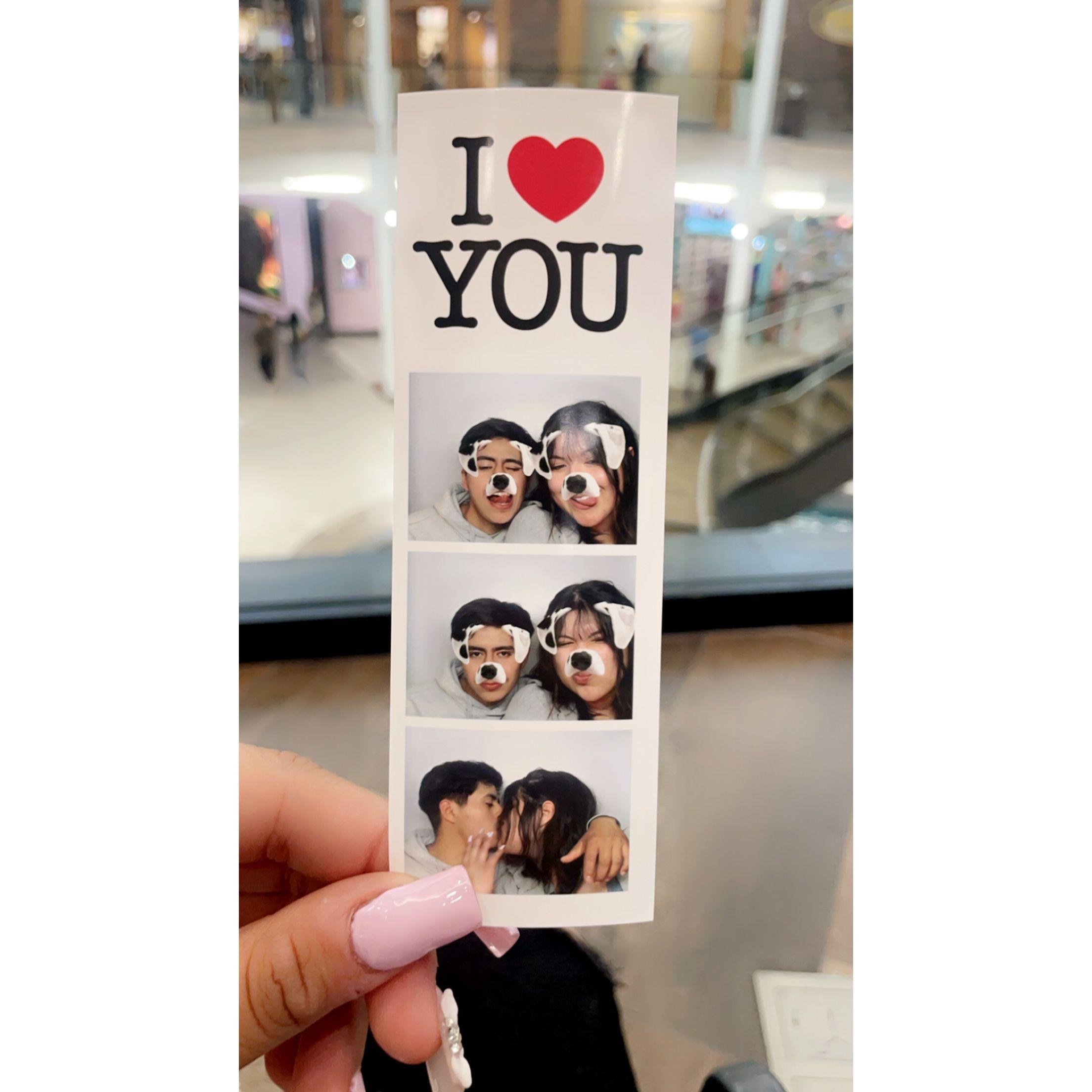 First time we went to an arcade together, that day I left with a lot of stuffed animals | Primera vez que fuimos a un arcade juntos, ese dia me fui con muchos peluches