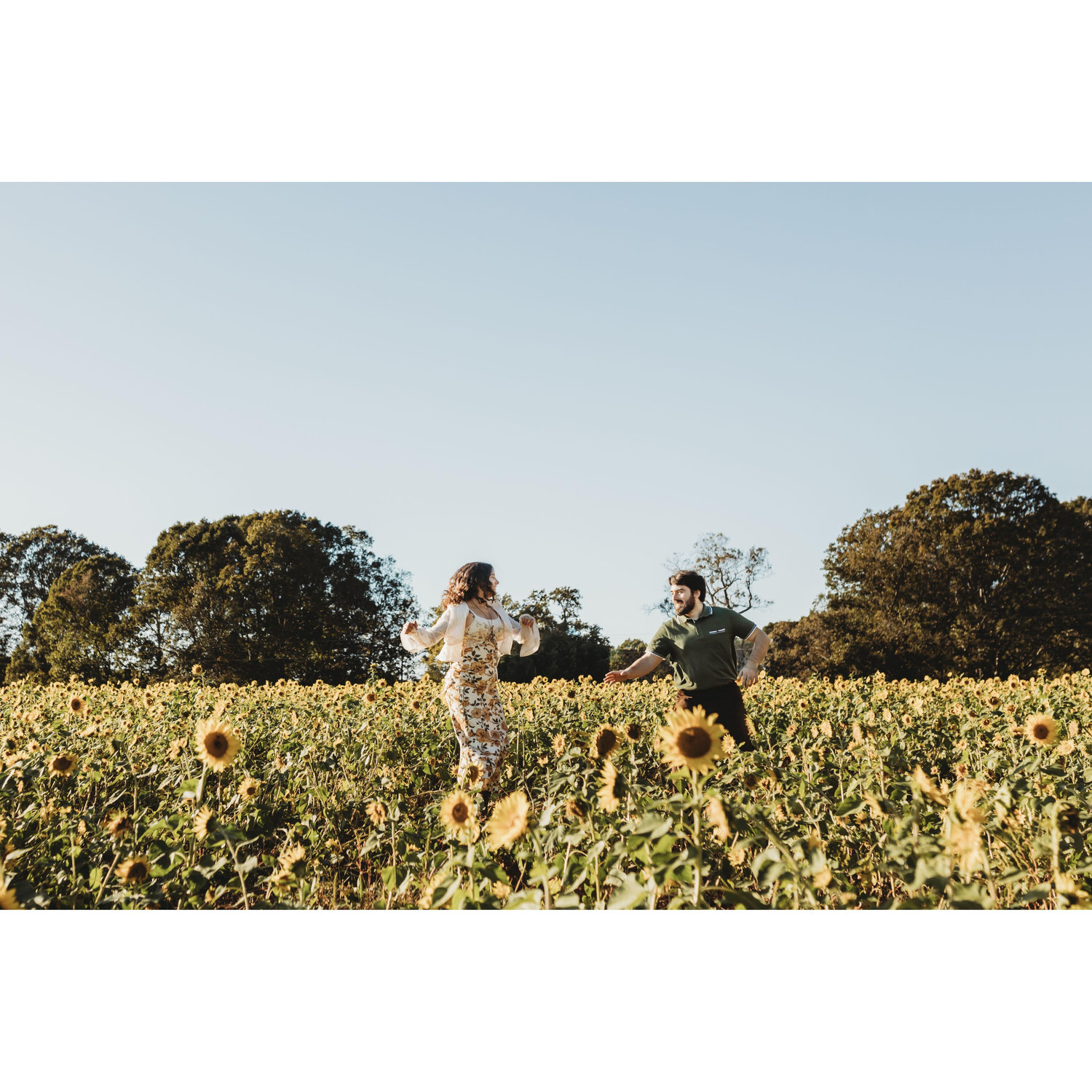 Our favorite shot from our first pro photos with the amazing Leah—she made it so fun! The sunflower field was stunning, and Jonathon couldn’t stop laughing about being the ‘flower keeper🌻📸✨