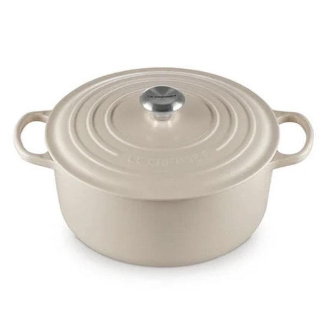 Le Creuset Signature Round Dutch Oven 7.25 qt in Brioche